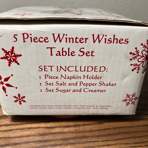 -5 Piece "WINTER WISHES"  Boxed Table Set ~ Napkin, S&P, Creamer, Sugar - Picture 3 of 14